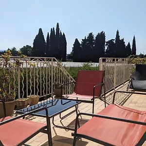 Hébergement de vacances De Campagne Clos Beau Soleil, Caumont-sur-Durance